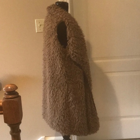 Vest size L. Brown / Tan color - Picture 4 of 8